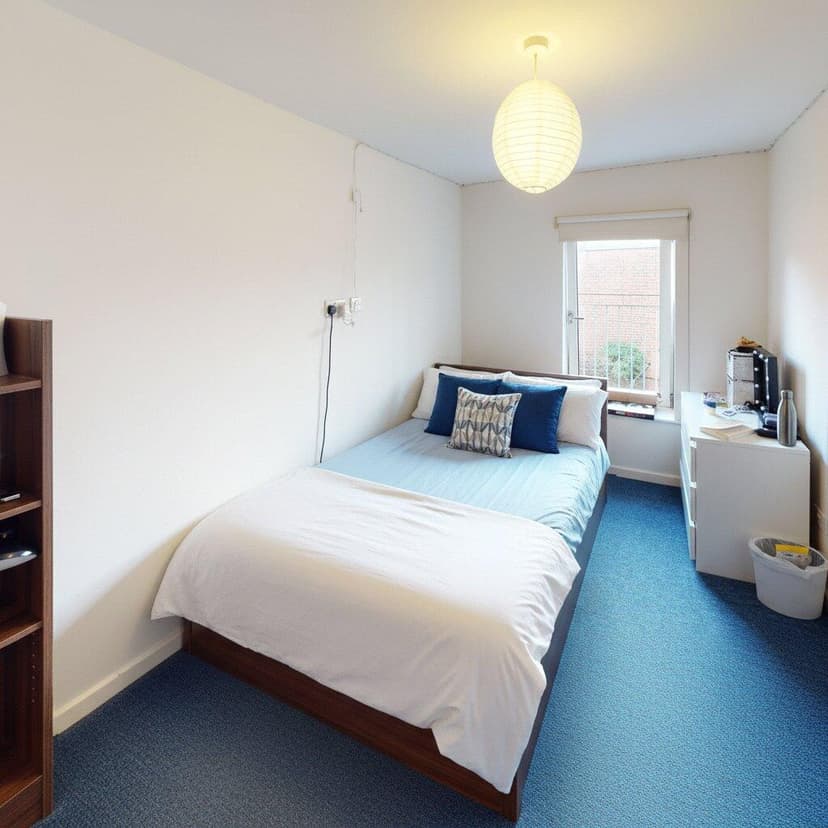 7-12 Triangle South - Image 4