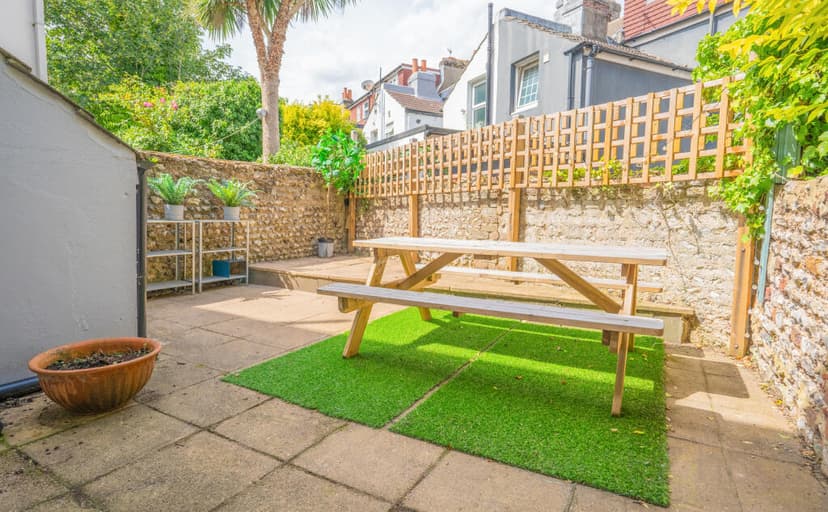 New England Road - Image 1