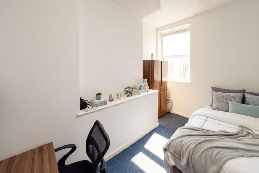 7-12 Triangle South - Image 1