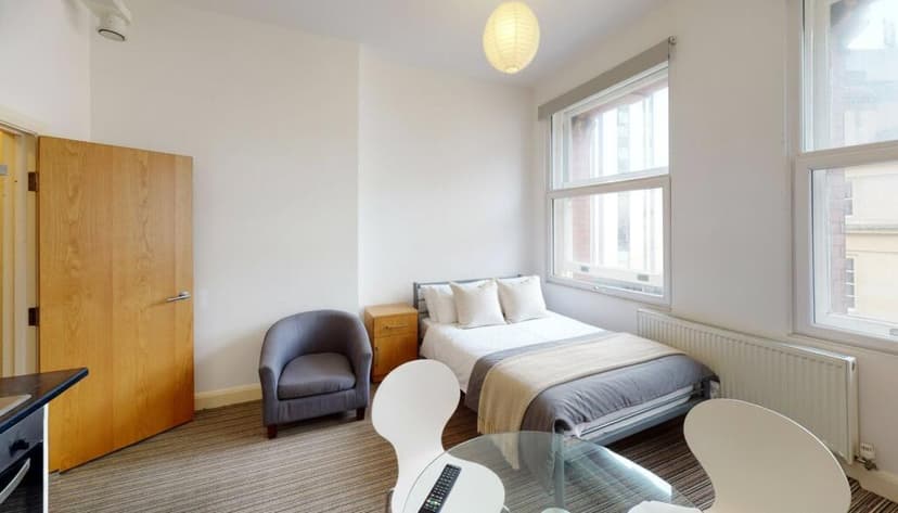 Carlton Chambers S7 - Image 1