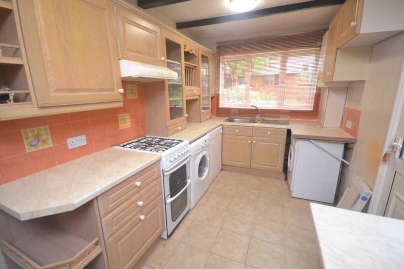 Pitcroft Avenue - Image 2