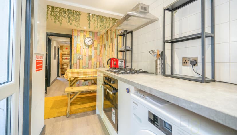 New England Road - Image 6