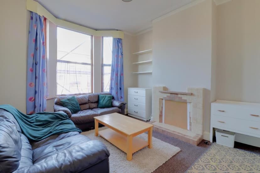 Whippingham Road - Image 4