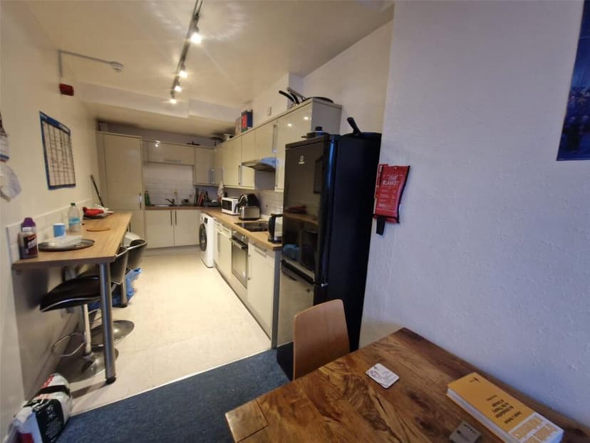 Gloucester Road - Image 4