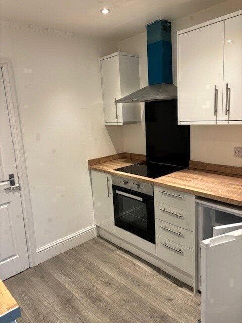 St Pauls Road (Studio) - Image 5