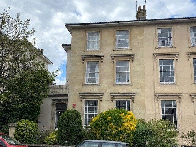 St Pauls Road (Studio) - Image 3