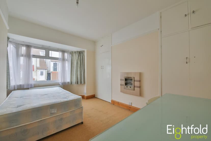 Carlyle Avenue - Image 5