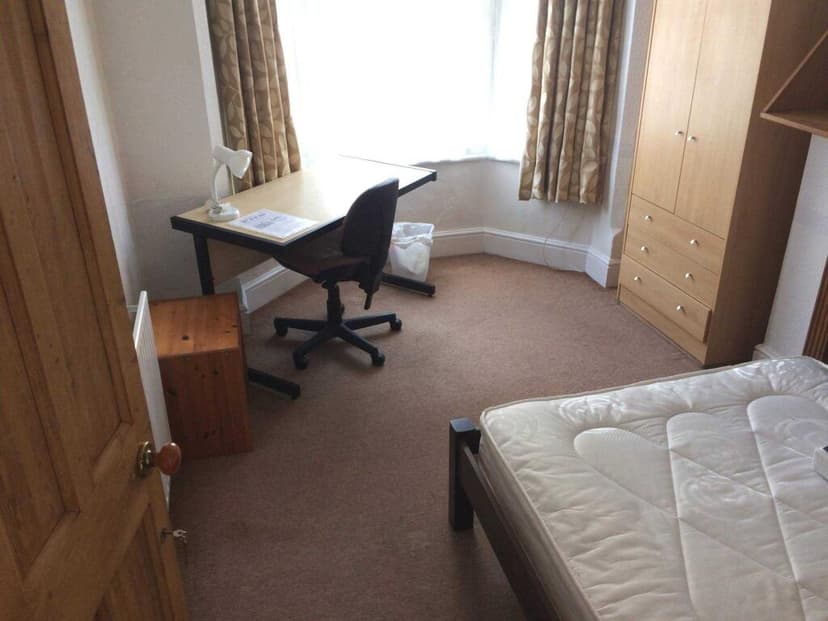 Surrey Road - Image 4