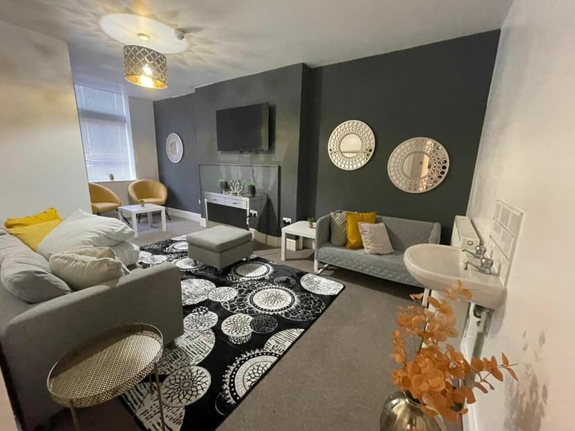 West Street - Image 1