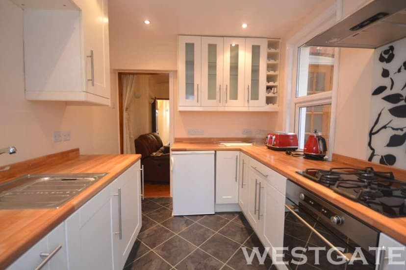 Pitcroft Avenue - Image 2