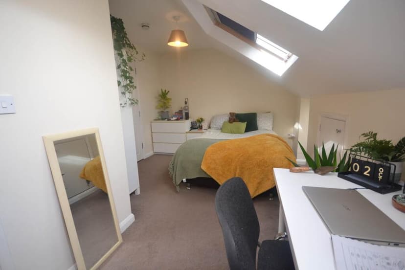 College Road - Image 5