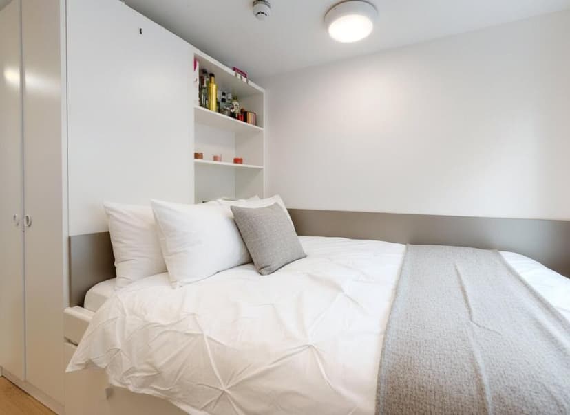 9 Pipe Lane Apartments - Image 3