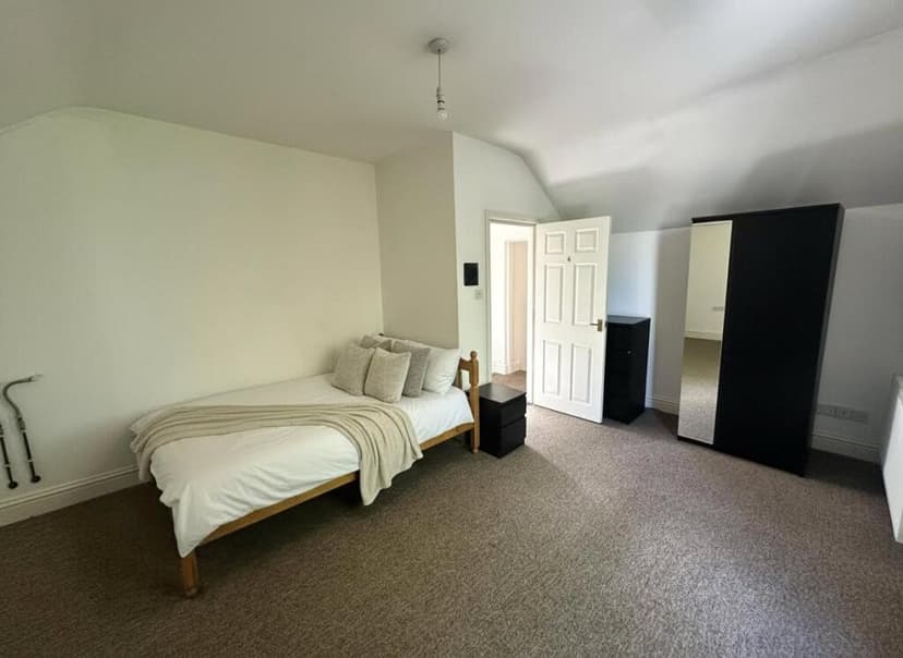 Gloucester Road - Image 2