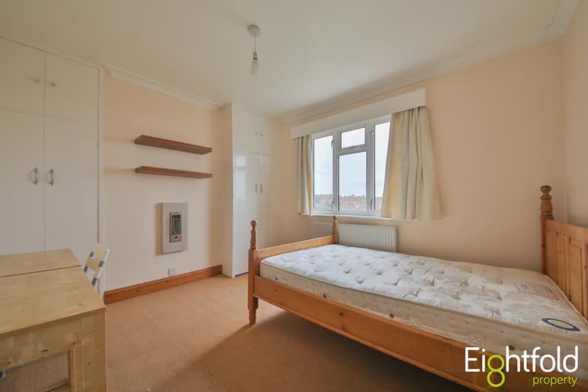 Carlyle Avenue - Image 2