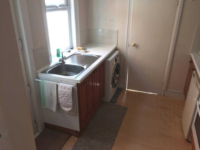 Surrey Road - Image 2