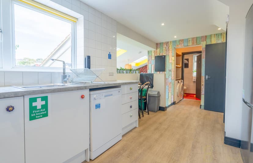 Southall Avenue - Image 2