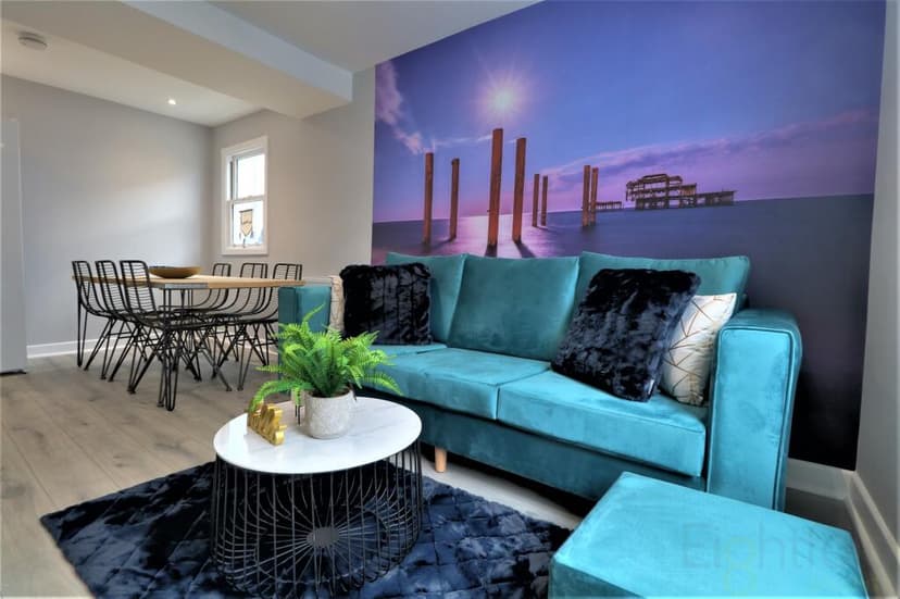 Cross Street - Image 4