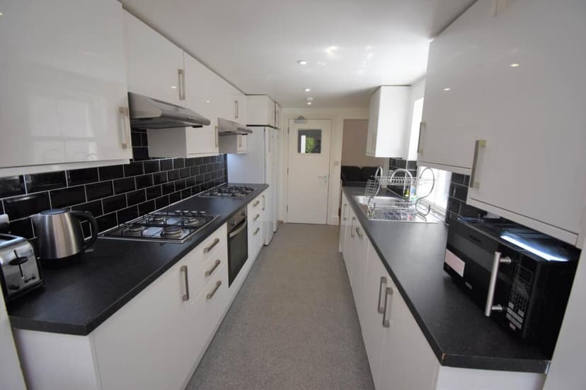 Donnington Road - Image 4