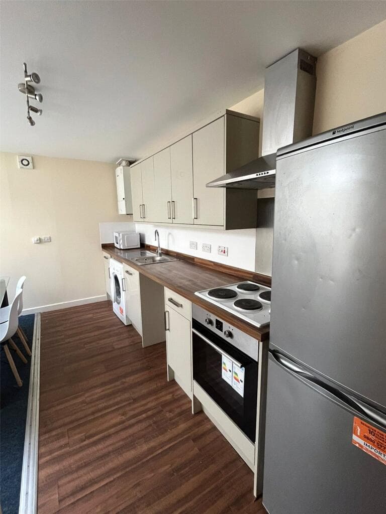 7-12 Triangle South - Image 4