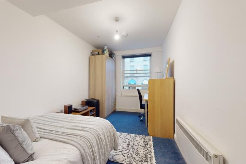 Whiteladies Road (Flat 2) - Image 1