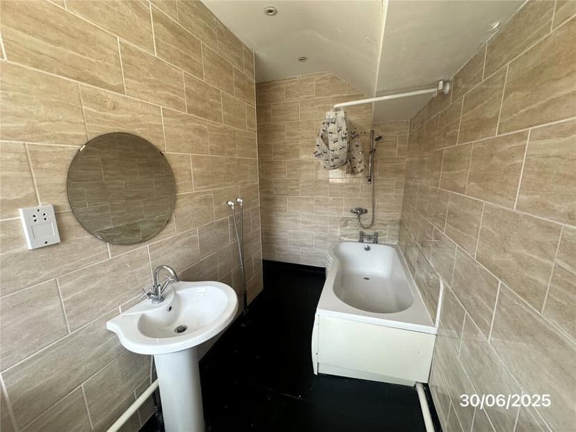 Gloucester Road - Image 3