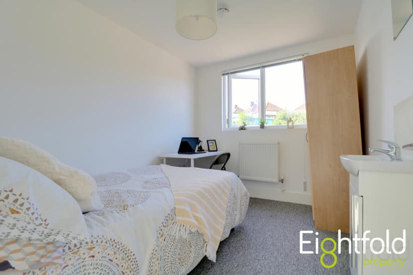 Park Close - Image 4