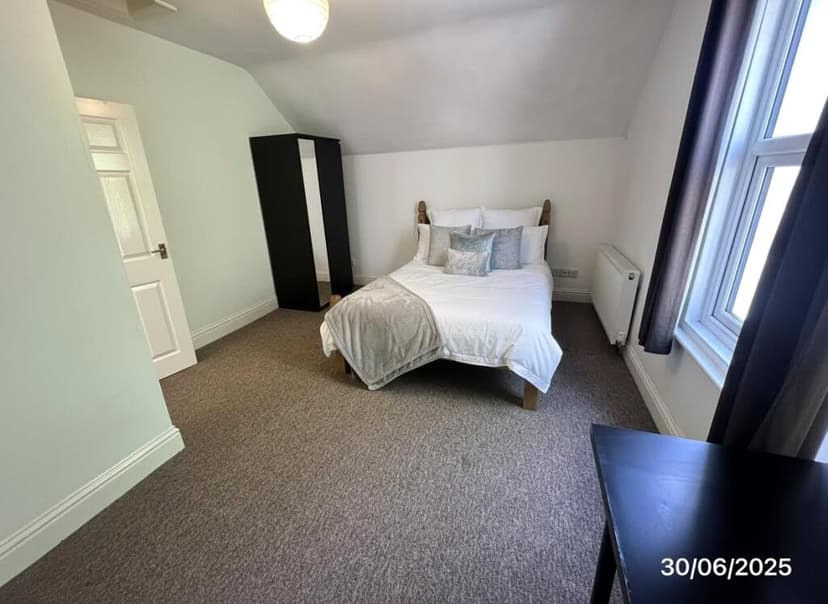 Gloucester Road - Image 1