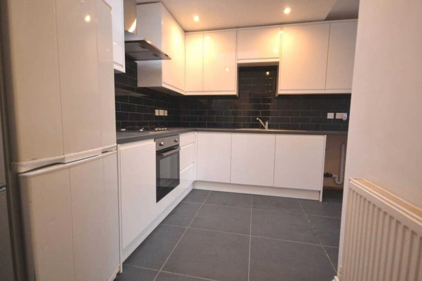 Pitcroft Avenue - Image 2