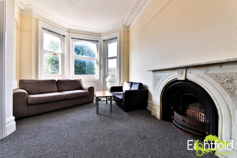 Cromwell Road - Image 6