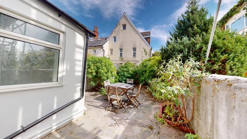 Park Crescent Road - Image 2