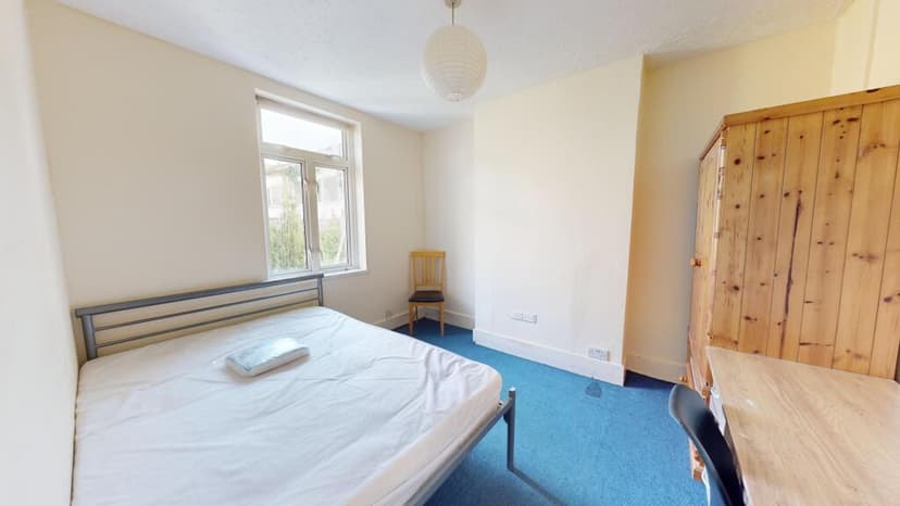 Park Crescent Road - Image 3