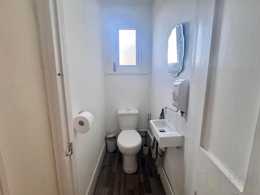 Whippingham Road - Image 4