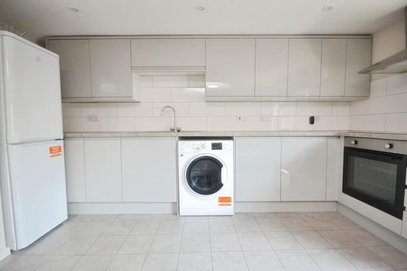 Erleigh Road - Image 4