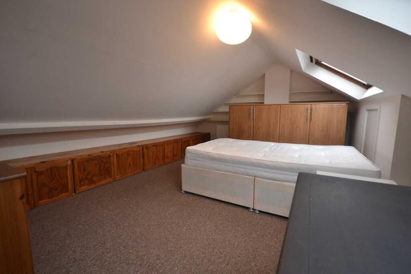 Pitcroft Avenue - Image 4