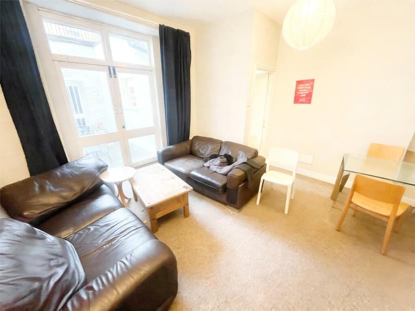 Meridian Place (Flat 1) - Image 5