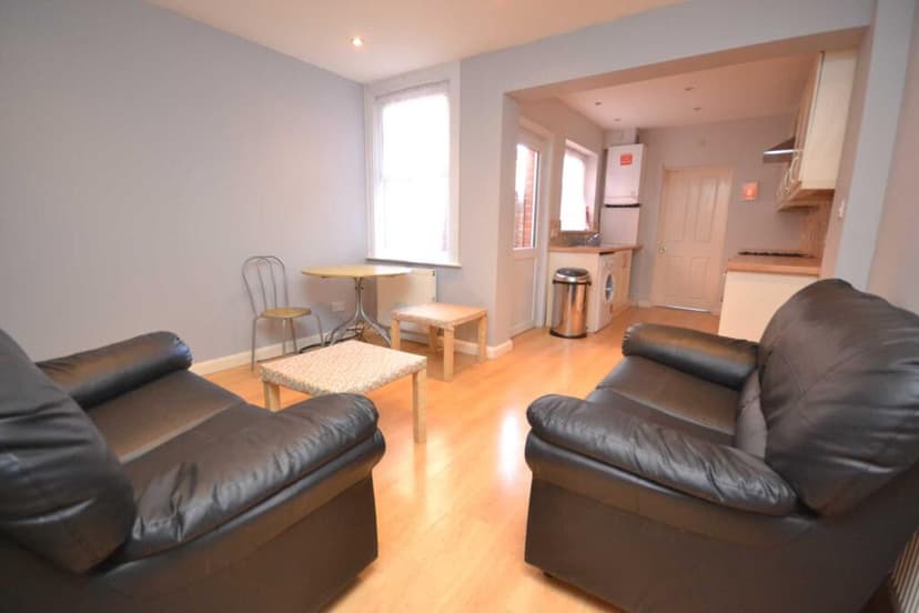 Pitcroft Avenue - Image 1