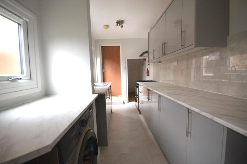 Blenheim Road - Image 2