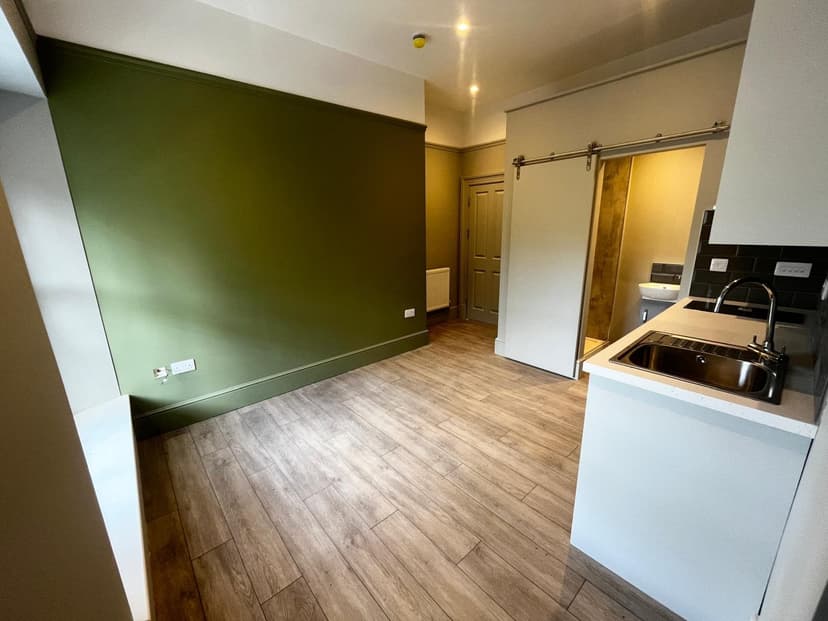 62 Walter Road - Image 2
