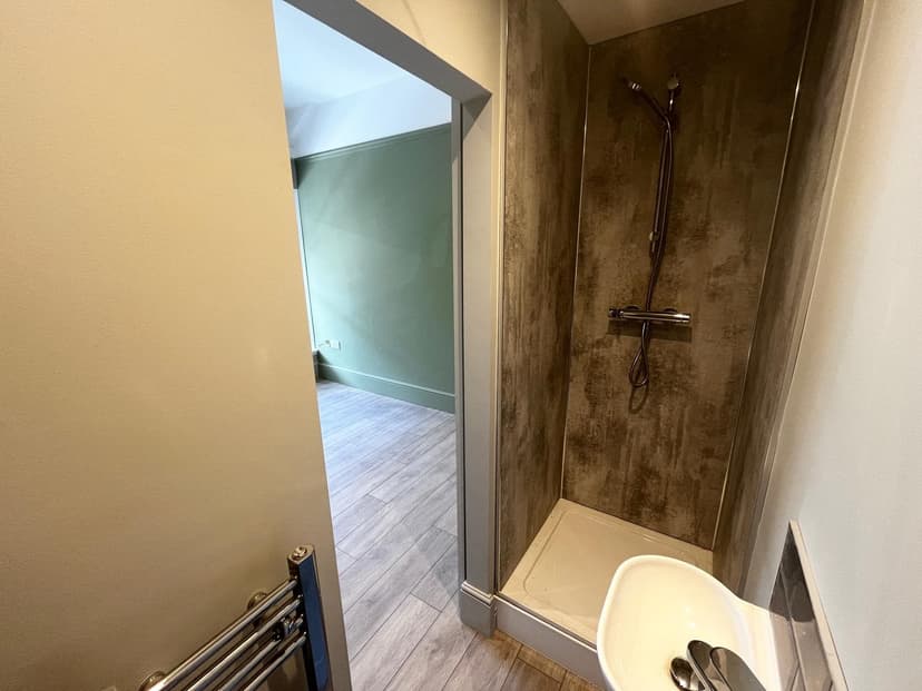 62 Walter Road - Image 5