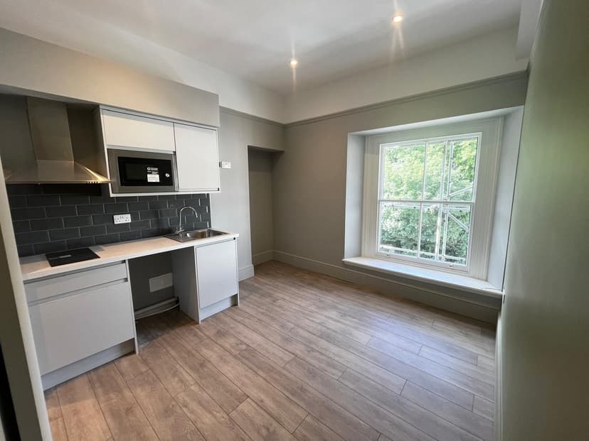 62 Walter Road - Image 8