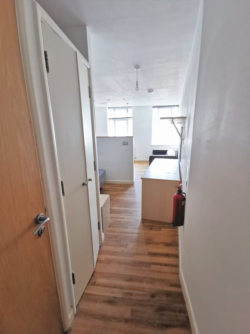 58-60 The Kingsway, Portland House - Image 4