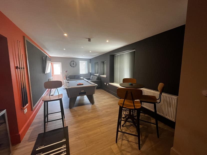62 Walter Rd - Image 2