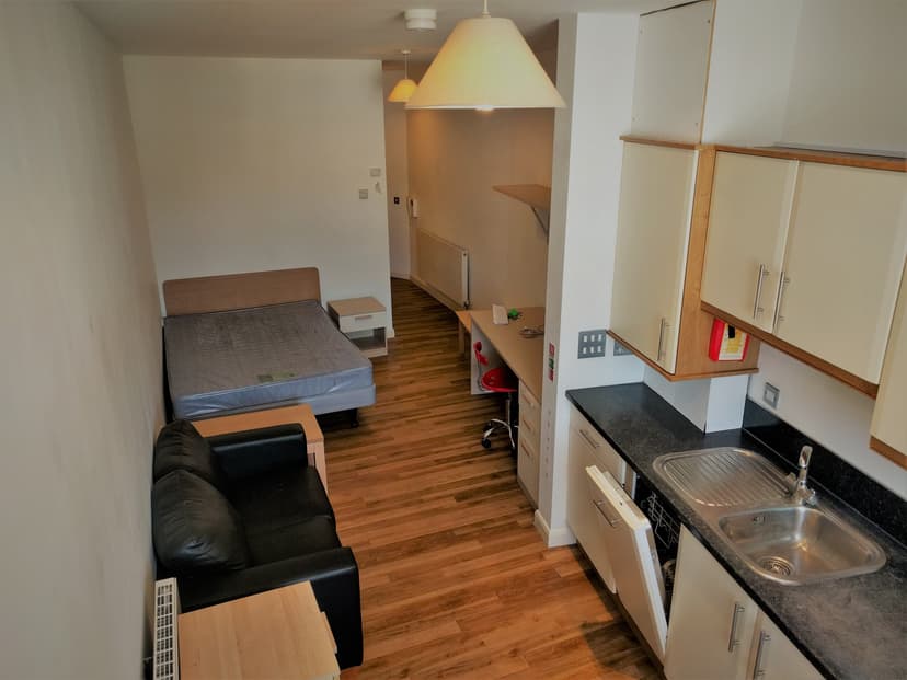 58-60 The Kingsway, Portland House - Image 1