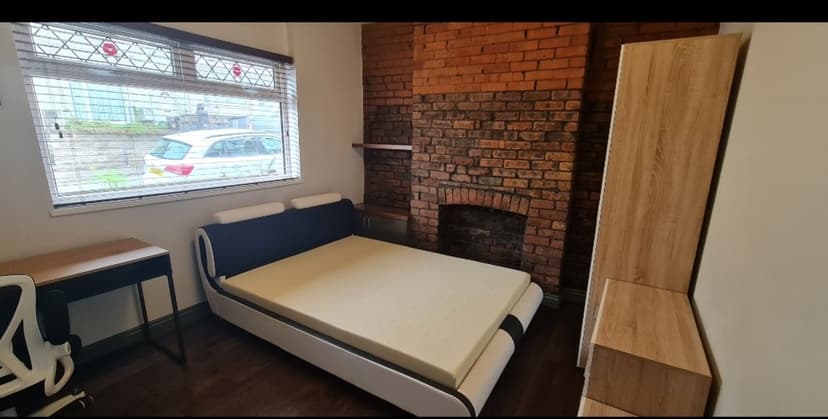 48 Baglan St - Image 2