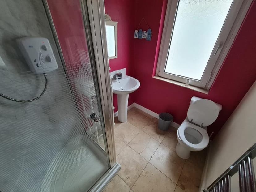 46A Gwydr Crescent - Image 7