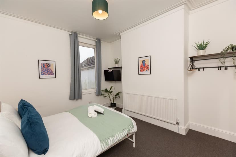 8 St Albans Road - Image 2