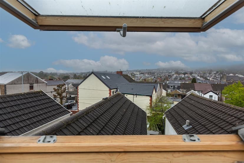 8 St Albans Road - Image 10