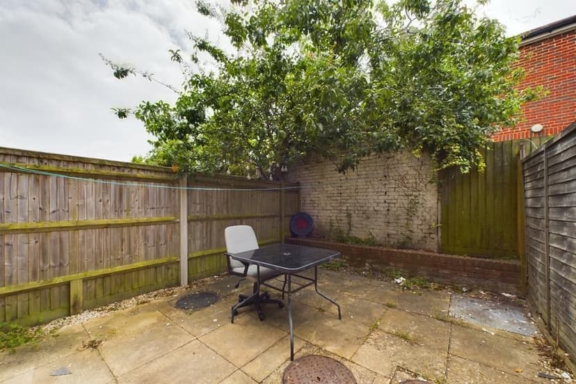 240, Hubert Road - Image 5