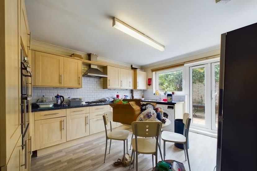 240, Hubert Road - Image 2