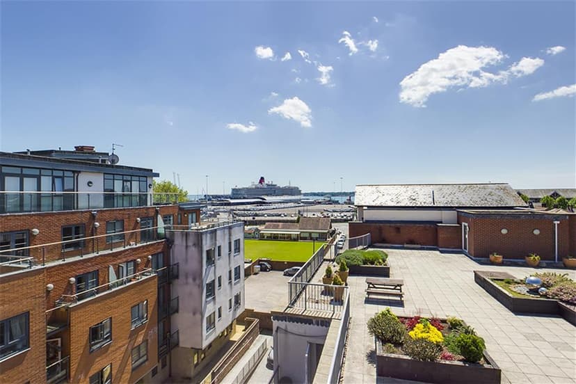 City Court, Flat 36 15 Lower Canal Walk - Image 7